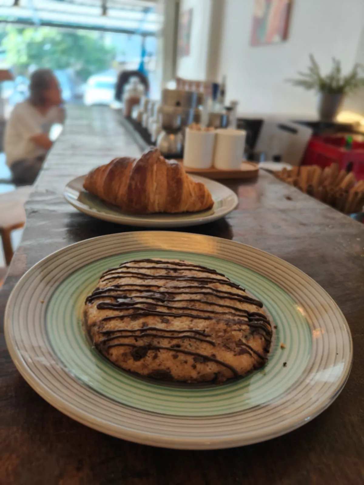 Warm freshly baked chocolate chip cookies at Kanvas Cafe South Goa